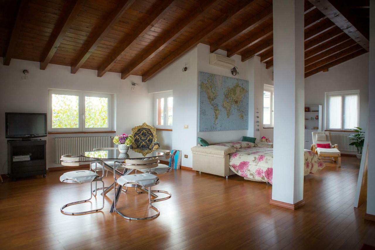 J&j House Homestay Castelmarte